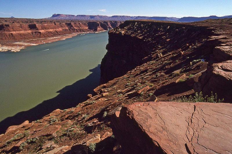 2001-04 Utah Trip 026 Lake Powell.jpg